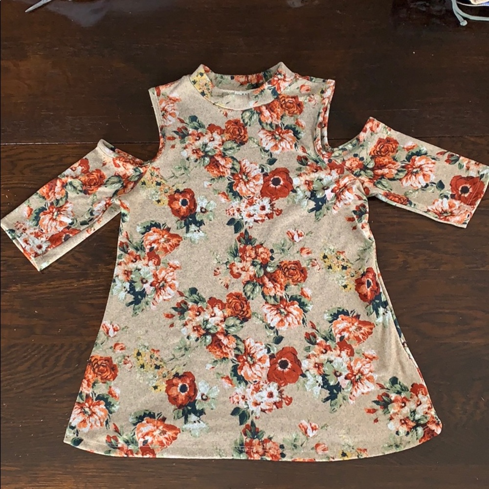 Haute Monde Cold Shoulder Floral Top Medium